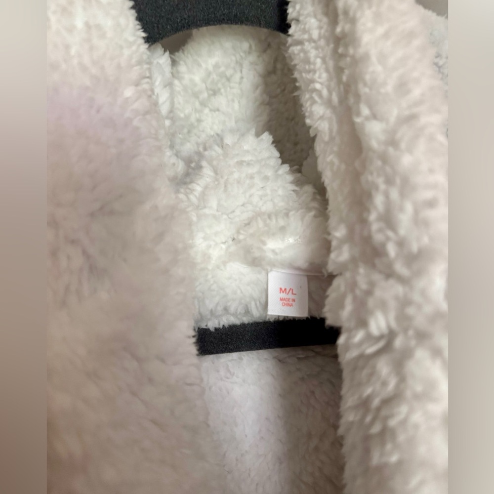 Target Plush Gray and White Star Patterned Robe - Picture 3 of 3